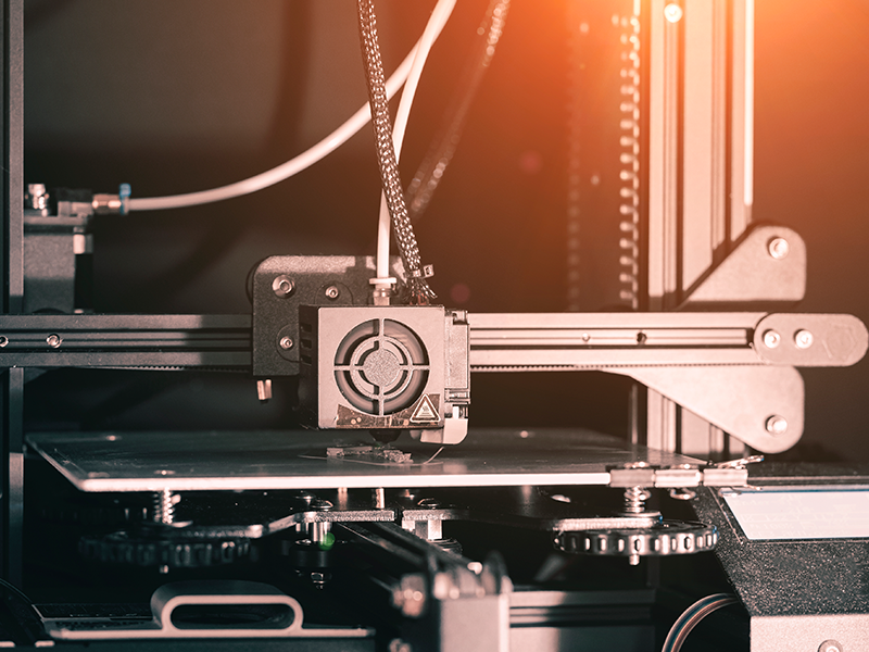 Como a impressão 3D contribui para a proteção de equipamentos contra descargas elétricas?